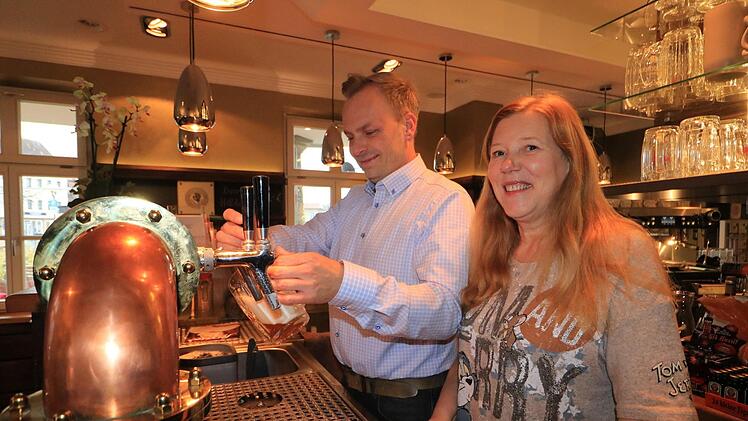 Das Geschäft lief, wuchs ihnen aber über den Kopf. Jaqueline Sailer und Jens Klotzkowski machen ihr Flammkuchenhäusle dicht. Foto: Andreas Oswald