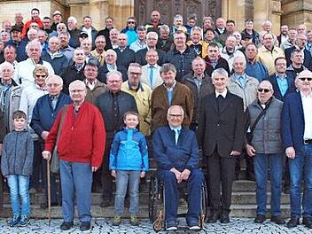 Die "Görchn" aus dem Landkreis, darunter auch der Pfarrer George Thottankara (rechts) aus Lichtenfels, feierten am Dienstag in Vierzehnheiligen mit einem vom Guardian Heribert Arens (vorne 3. v. li.) zelebrierten festlichen Gottesdienst ihren Namenstag.  Foto: Alfred Thieret