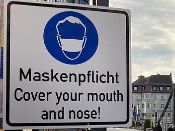 Hinweisschild auf Maskenpflicht in Bamberg