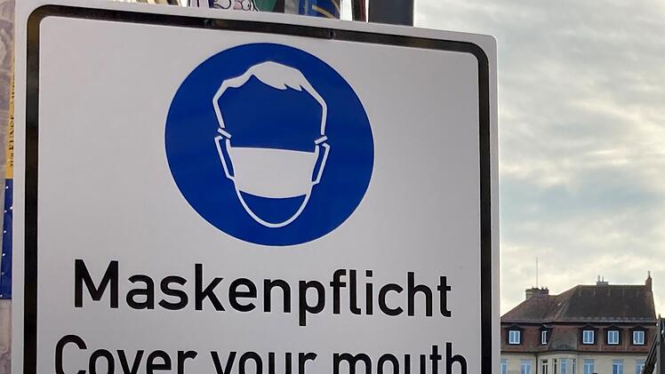 Hinweisschild auf Maskenpflicht in Bamberg