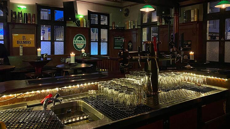 Erlangen: Irish Pub "Goldener Mond" feierte Wiedereröffnung - "breites Lächeln zu sehen und zu spüren"