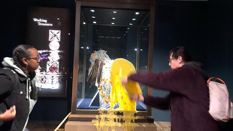 Essensanschlag auf die Kronjuwelen: Londoner Tower dicht