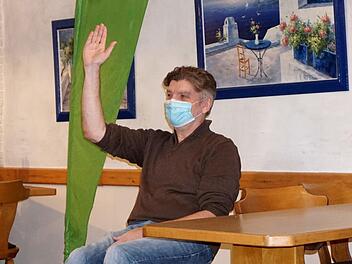 Ernst Rappold will in Weisendorf noch viele Schätze heben.   Foto: Richard Sänger