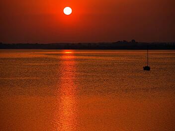 Auch am Montag ging die Sonne auf - trotz ausgefallener Wetterprognose. Foto: Jens Büttner/dpa