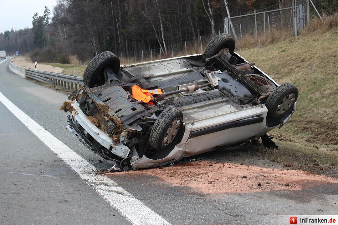 Autos überschlagen sich auf A9 bei Trockau - Ein Schwerverletzter