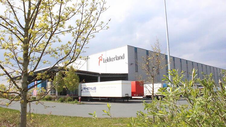 Das Lekkerland-Logistikzentrum in Höchstadt zählt rund einhundert Beschäftigte.  Foto: Andreas Dorsch