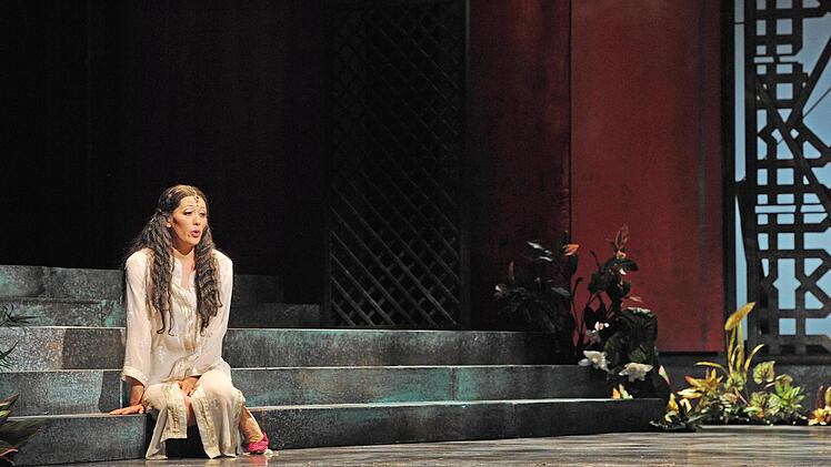 Szene aus Léo Delibes "Lakmé" am Landestheater CoburgFoto: Andrea Kremper