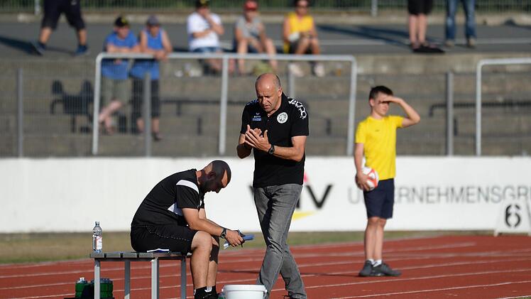 Bayreuths Coach Josef Albersinger hadert mit der Chancenverwertung. Foto: Peter Mularczyk