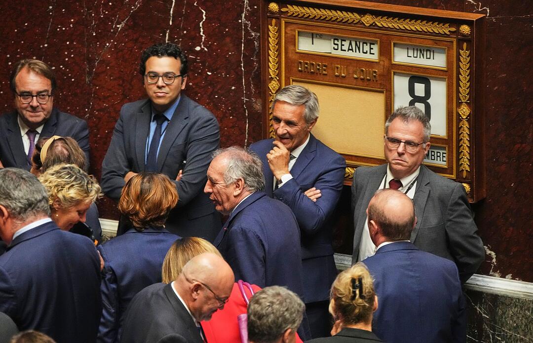 Frankreichs Regierung stürzt bei Vertrauensfrage