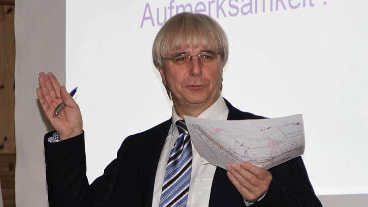 Baudirektor Manfred Rott bei der Vorstellung der Planungen Foto: gg