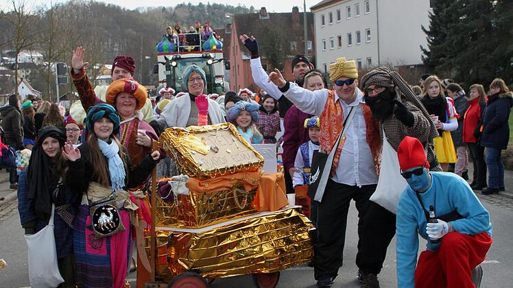 Der Fan-Club des VC Eltmann als "Micha und die 40 Räuber"