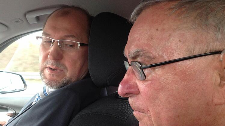 Georg Lang (l.) und Otwin Schneider auf der Fahrt nach München