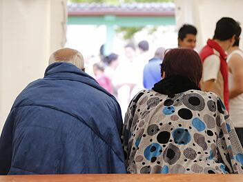 Asyl: Im Erlanger Freibad West wurde ein provisorisches Flüchtlingslager errichtet. Fotos: Matthias Hoch