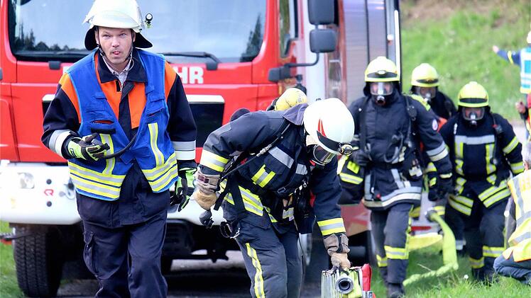 Eindrücke von der Feuerwehrübung in Sulzthal. Foto: Gerd Schaar