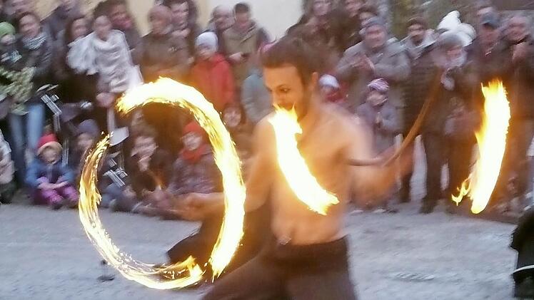 Andrea Tettamanti begeisterte mit seiner Feuershow. Fotos: Johanna Blum