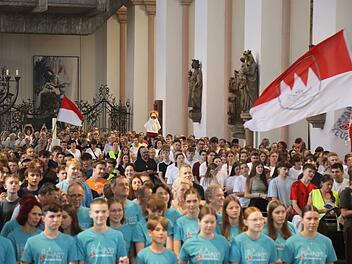 W&uuml;rzburg: 1600 Ministranten brechen zur Wallfahrt nach Rom auf - Besuch beim Papst
