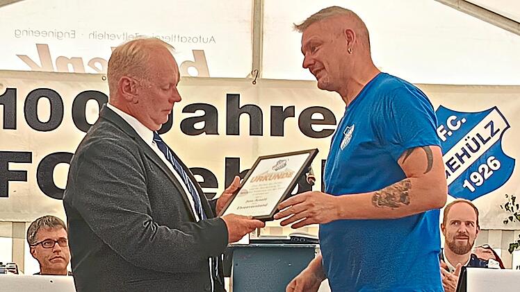 Zum Ehrenvorsitzenden f&uuml;r langj&auml;hrige Dienste als Vorsitzender wurde Jens Arnold (rechts) ernannt &ndash; hier mit dem heutigen Vorsitzenden Martin Bittruf.