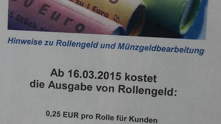 Hinweis der Raiffeisen-Volksbank Kulmbach-Kronach zum Münzgeld in Rollen  Foto: Friedwald Schedel