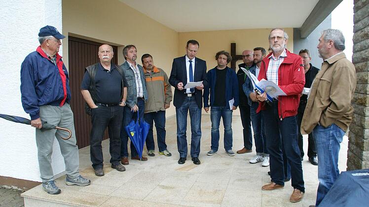 In Weisbrunn befasste sich der Bauausschuss Eltmann erneut mit der Möglichkeit, Urnengräber anzulegen.