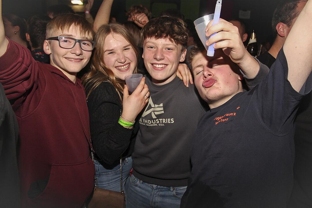 Die Partyband "Power" heizte ordentlich ein.