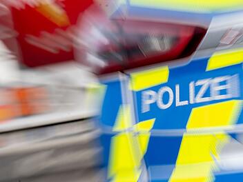 Randersacker: Mann belästigt Frau und schlägt ihren Begleiter