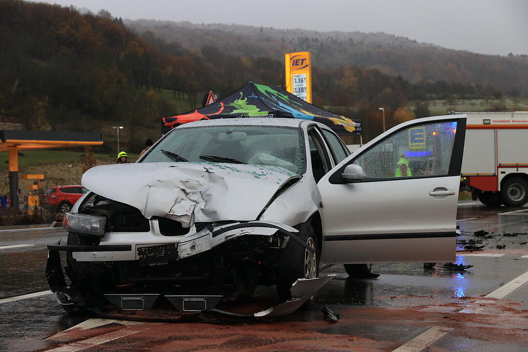 Mehrere Verletzte bei Unfall auf B470