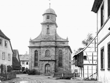 Die Johanneskirche um 1900: Ursprünglich hatte sie nicht die heutige Kreuzform.  Foto: Klaus Gagel (Repro)