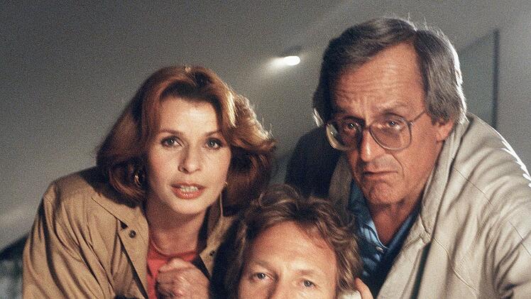 Sie mischen in "Kir Royal" die Schickeria-Szene der 80-er auf: Mona (Senta Berger), Baby Schimmerlos (Franz Xaver Kroetz, Mitte) und Herbie (Dieter Hildebrandt).