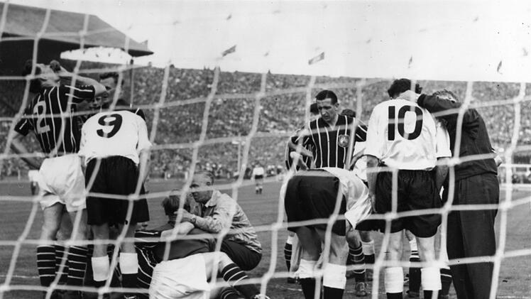Wenige Minuten vor Schluss des FA Cup-Finales wurde Bernd Trautmann bei einem Zusammenprall schwer verletzt. Wie schwer, das ahnte zu diesem Zeitpunkt noch niemand. Und Trautmann wusste nur: "Ich sah nur noch Nebel."