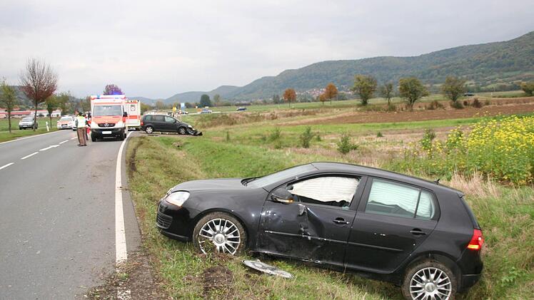 Die Fahrerin eines VW hatte versucht, auf der B470 zu wenden. Foto: fra-press