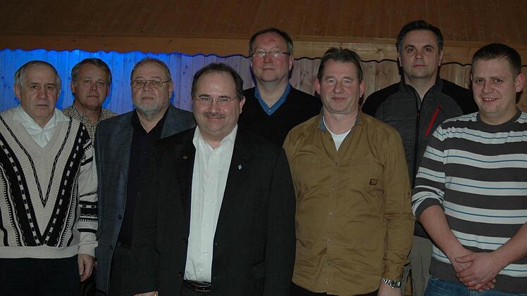 Die weiteren Kandidaten der der CSU/PWG-Liste in Wildflecken: Hans Weiße, Steffen Hampel, Karl-Josef Bläser, Bodo Wachsmann, Werner Krech, Armin Winzig, Vukasin Stankovic und Viktor Krause. Foto: Sebastian Schmitt-Mathea