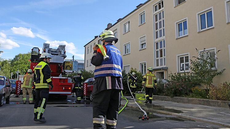Ein kleiner Brand in einem Keller in der Adam-Krafft-Straße in Bamberg hat am Donnerstag einen Polizei- und Feuerwehreinsatz ausgelöst. Foto: News5 / Herse