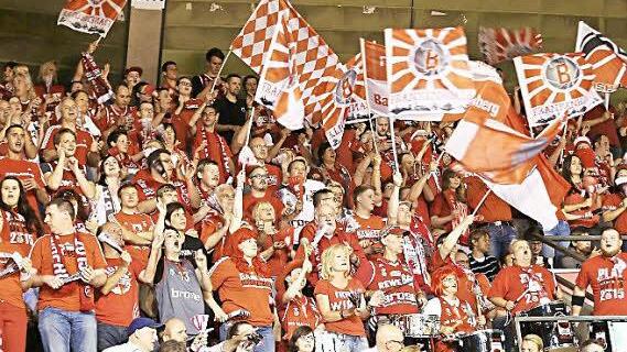 Unter dem Hallendach herrschte auch eine Viertelstunde nach Spielende noch beste Stimmung bei den Fans aus Freak City. Am letzten Sonntag war das umgekehrt. Foto: Daniel Löb