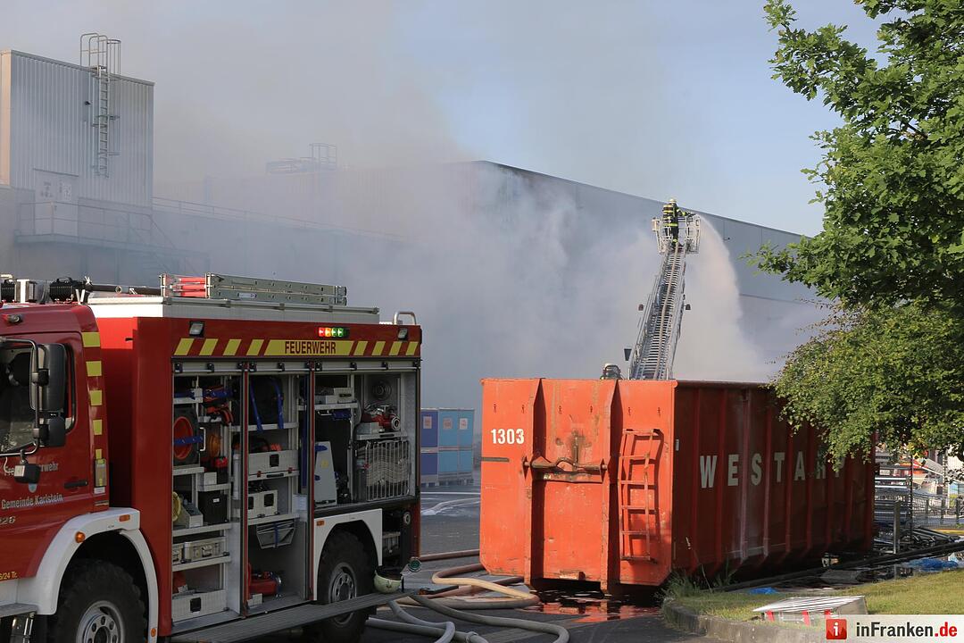 Feuer in Industriebetrieb in Alzenau – Schaulustige behindern Feuerwehr