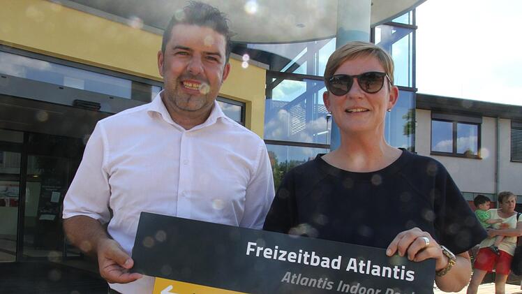 Atlantischef Patrick Geiger und Stadt Marketingchefin Judith Jochmann suchen nun noch den richtigen Platz, der 15 Minuten vom Bad entfernt sein sollte.