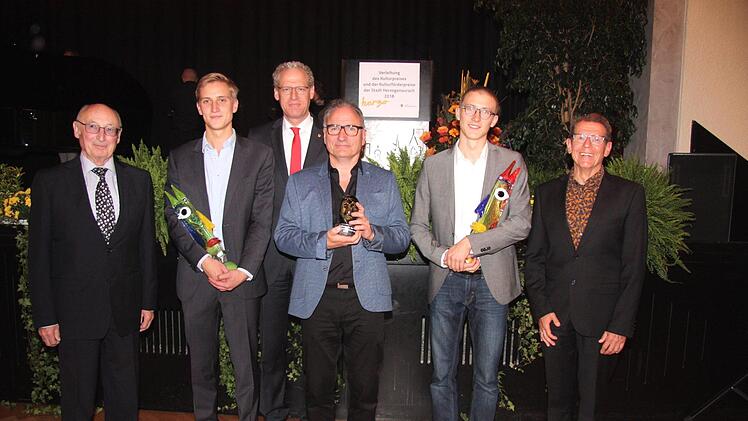 Die Preisträger und ihre Laudatoren (von links): Hans Lang, Falk Töpperwien, Bürgermeister German Hacker, Volkmar Studtrucker, Lars Töpperwien, Rainer Groh. Fotos: Richard Sänger