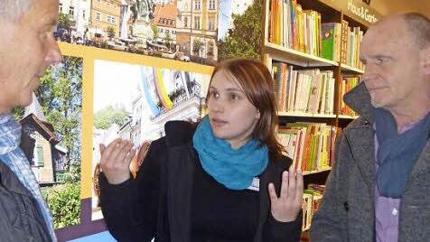 Alter Hase und neues Küken: Ladenbesitzer Andy Schulz (rechts) diskutiert mit Lisa Fehlner von der Buchhandlung Rupprecht und CSU-Stadtratsvorsitzenden Michael Pfitzner über die Veränderungen in der Kulmbacher Langgasse. Foto: Katharina Müller-Sanke