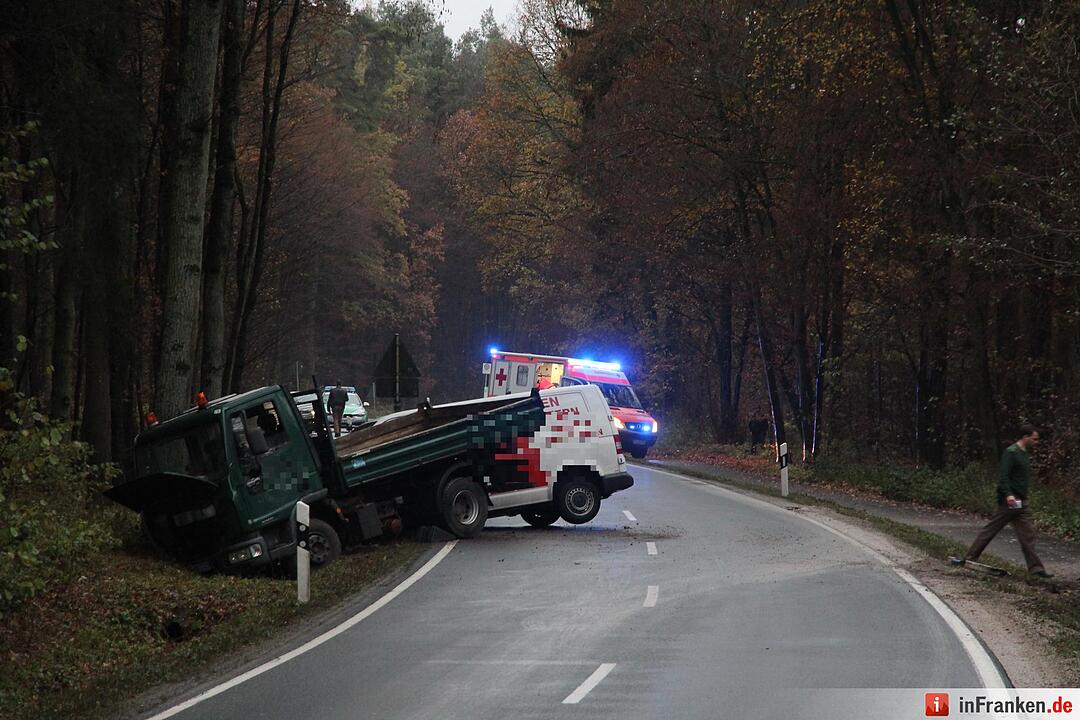 Bei Sigritzau: Laster prallt auf VW-Bus
