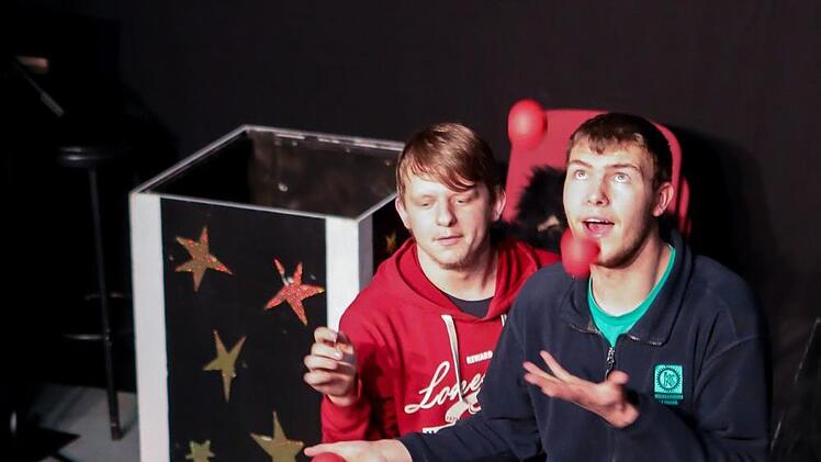 Applaus gab es f&uuml;r die Darbietungen des Circus Giovanni.  Fotos: Barbara Herbst