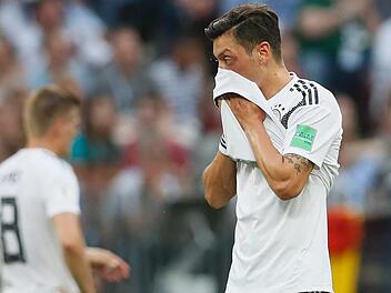 Mund abputzen und weiter: Spielmacher Mesut &Ouml;zil (FC Arsenal) konnte in der Partie gegen Mexiko nicht gl&auml;nzen. Die n&auml;chste M&ouml;glichkeit wartet am Samstag (23. Juni 2018) gegen Schweden. Foto: David Klein / dpa