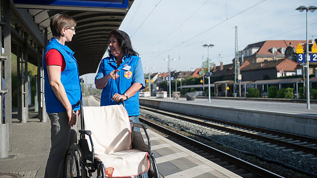 N&uuml;rnberg: Trotz Einschr&auml;nkung mobil - Reisebegleitung der Bahnhofsmission startet wieder