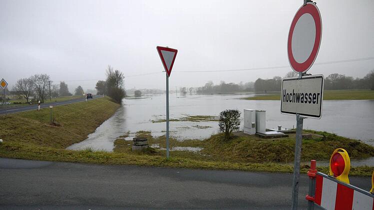 Neben der B 4 bei Gleußen (Blickrichtung: Süden).