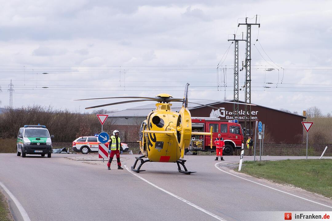 Bei einem schweren Verkerhrsunfall in Gunzenhausen haben sich vier Menschen teilweise schwer verletzt.