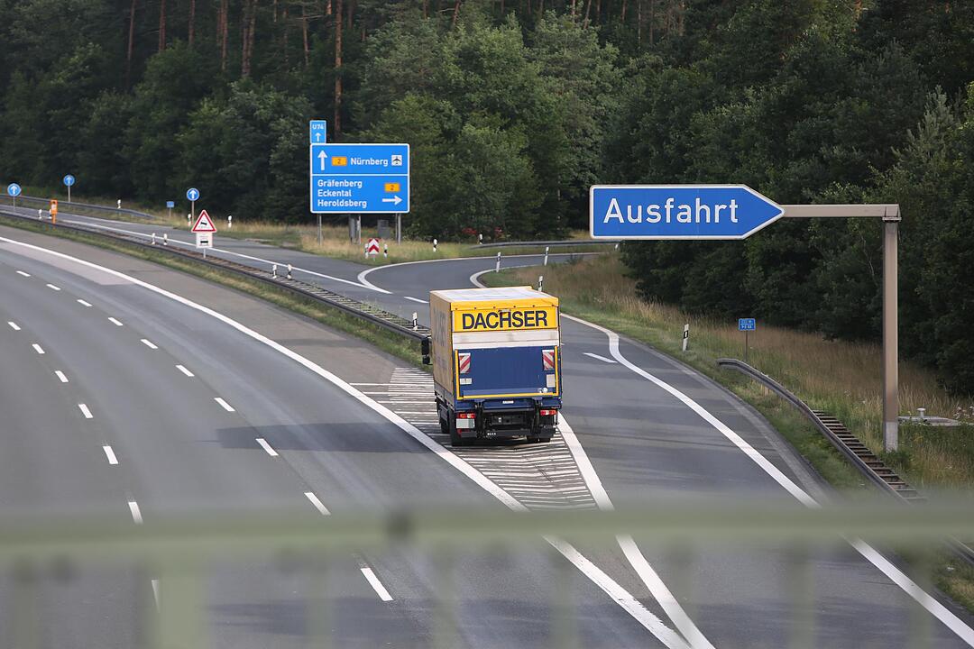 Nürnberg: Probleme mit Rettungsgasse nach Unfall