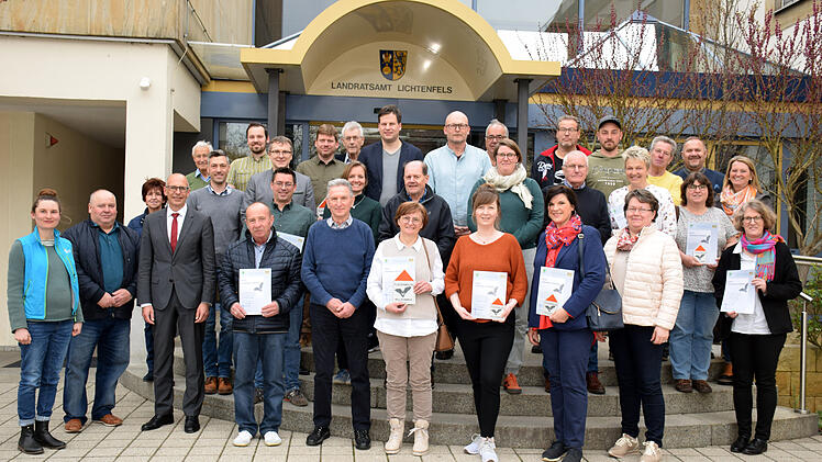 Landkreis Lichtenfels: Landrat zeichnet Preistr&auml;ger f&uuml;r Fledermausschutz aus