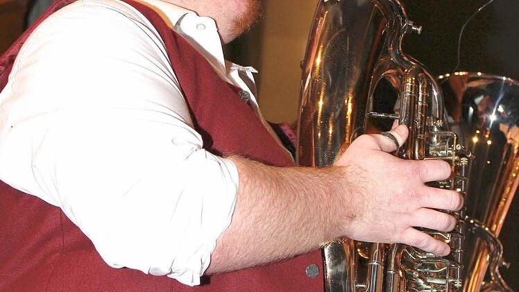Der Dippacher Martin Kleinhenz beim Tenorhorn-Solo "Andi spielt auf". Foto: Ralf Naumann