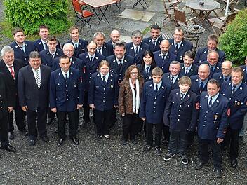 Die Feuerwehrleute aus Ebersbach, Heinersreuth, Ködnitz und Trebgast wurden für ihren Einsatz als Fluthelfer geehrt. Foto: Dieter H übner