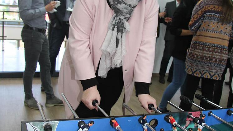 Volltreffer: Schulleiterin Ulrike Endres ist überglücklich, dass der Zeitplan funktioniert hat. In nur acht Wochen wurde das Obergeschoss des Caspar-Vischer-Gymnasiums zu top-modernen Räumen für die gebundene Ganztagesschule umgebaut.