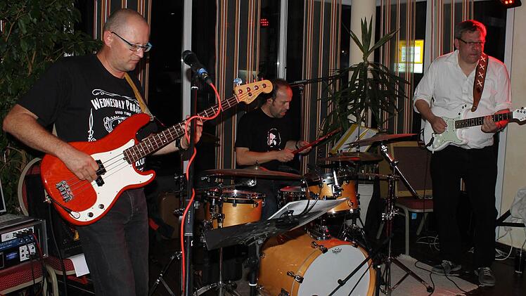Im Partyservice Streit sorgte das Forchheimer Trio "Jung, Schön und Freundlich" für Stimmung.