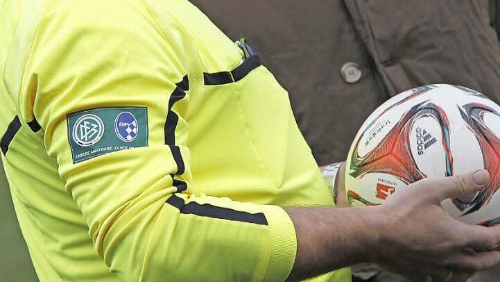 Hat ein Schiedsrichter in der A-Klasse Hof Spieler mit Migrationshintergrund verunglimpft? Das muss nun das h&ouml;chste Sportgericht des Bayerischen Verbandssportgerichts kl&auml;ren.  Foto: Archiv